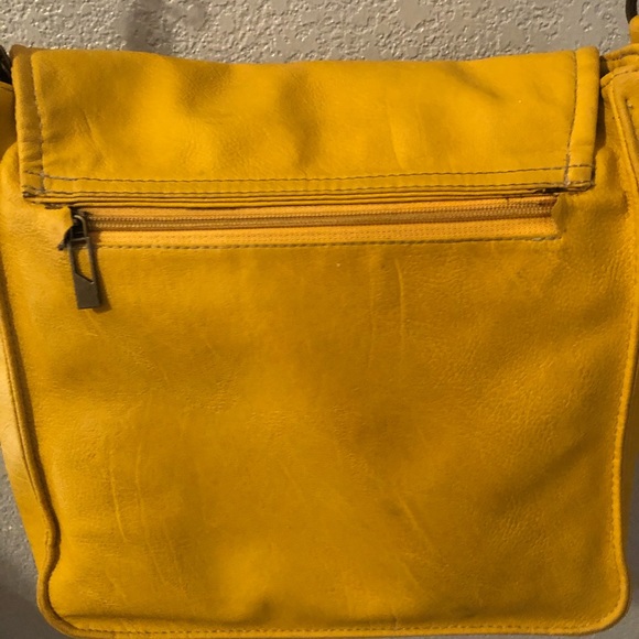 Yellow crossbody purse*** SOLD*** - Picture 5 of 6